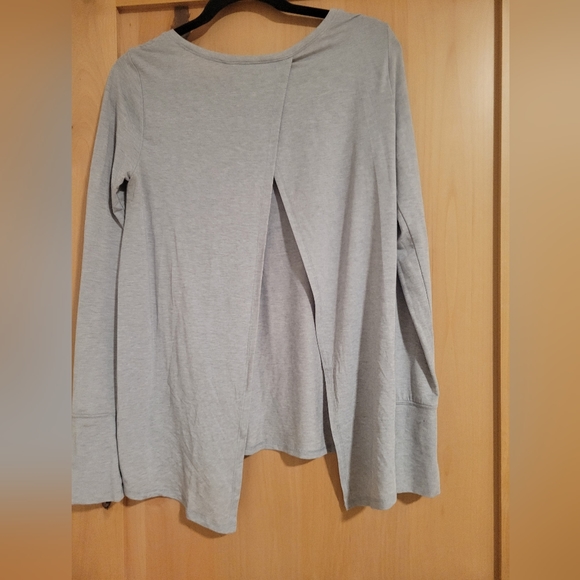 Gapfit small grey wrap top - Picture 2 of 5